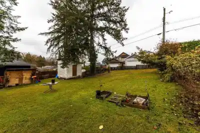 320 HOLMES STREET, New Westminster BC V3L 4X5