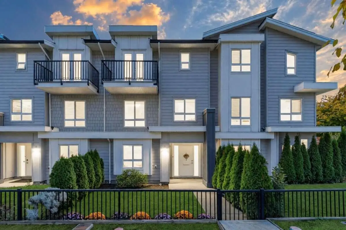 3 1538 DORSET AVENUE, Port Coquitlam BC V3B 1Z6