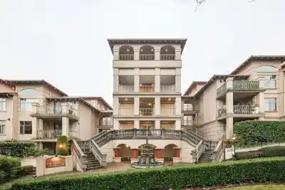 208 3176 PLATEAU BOULEVARD, Coquitlam BC V3E 3J2