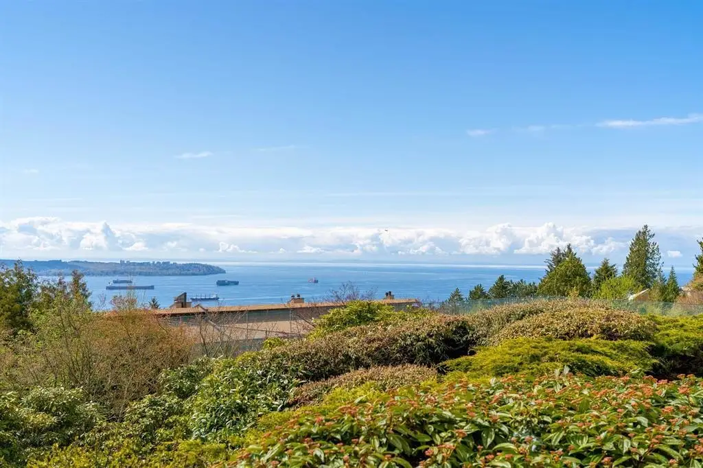 14 2246 FOLKESTONE WAY, West Vancouver BC V7S 2X7