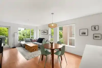 316 221 E 3RD STREET, North Vancouver BC V7L 0C1