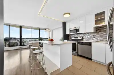 1903 6540 BURLINGTON AVENUE, Burnaby BC V5H 4G3