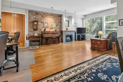 210 240 SALTER STREET, New Westminster BC V3M 0C1