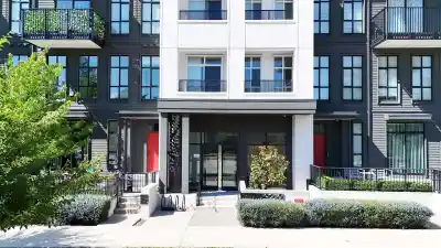 304 13963 105 BOULEVARD, Surrey BC V3T 0M9