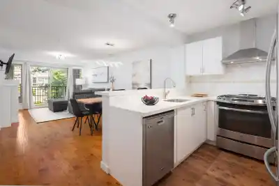 301 2958 SILVER SPRINGS BOULEVARD, Coquitlam BC V3E 2R9