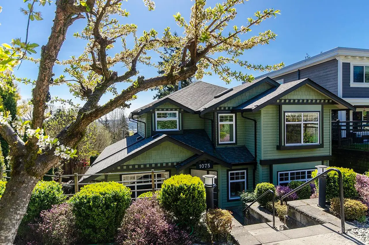 1075 ADDERLEY STREET, North Vancouver BC V7L 1T4