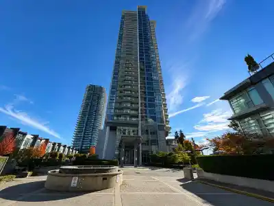 2004 4900 LENNOX LANE, Burnaby BC V5H 0G9