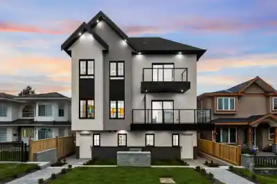 2 7353 12TH AVENUE, Burnaby BC V3N 2J8