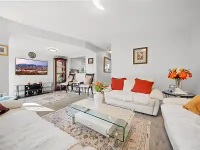 8 815 TOBRUCK AVENUE, North Vancouver BC V7P 1V9