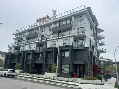 303 15739 FRASER HIGHWAY, Surrey BC V4N 6Y4
