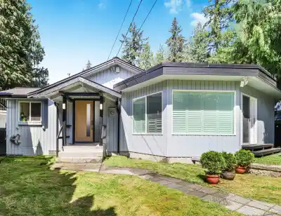 1225 FOSTER AVENUE, Coquitlam BC V3J 2M8