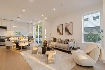 2796 CAMBRIDGE STREET, Vancouver BC V5K 1L7