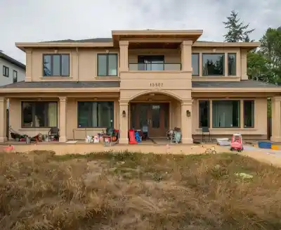 15527 17A AVENUE, Surrey BC V4A 1V5