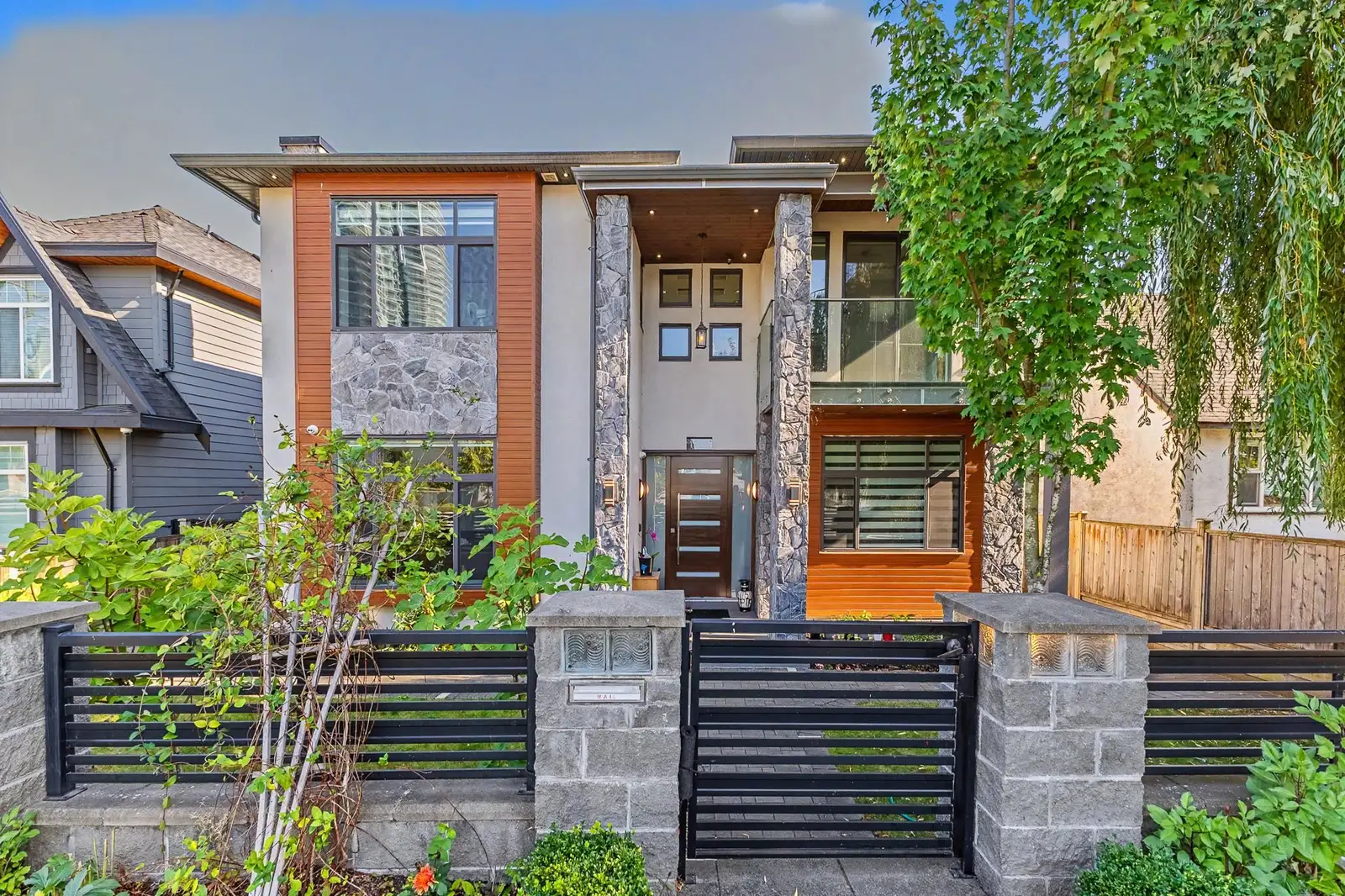 1806 TENTH AVENUE, New Westminster BC V3M 3J5