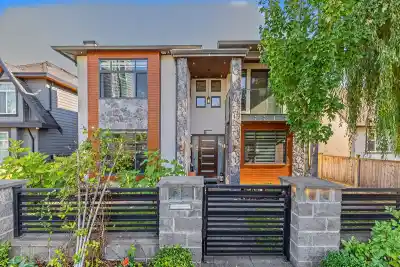 1806 TENTH AVENUE, New Westminster BC V3M 3J5