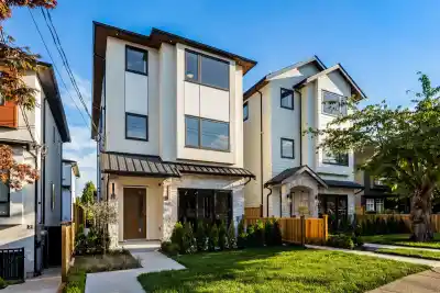 1 6682 NAPIER STREET, Burnaby BC V5B 2C3