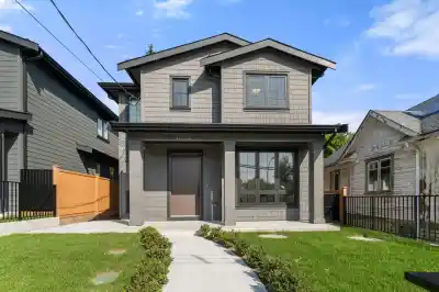1350 ROSS ROAD, North Vancouver BC V7J 1V2