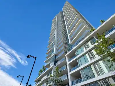1004 9675 KING GEORGE HIGHWAY, Surrey BC V3T 2V3