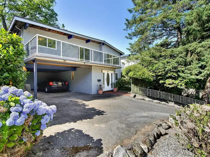 1106 HEYWOOD STREET, North Vancouver