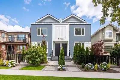 4 3268 E 18 AVENUE, Vancouver BC V5M 2R7
