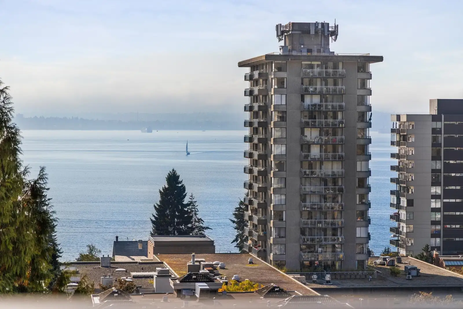 703 1737 DUCHESS AVENUE, West Vancouver BC V7V 1P8