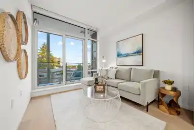 206 8486 OAK STREET, Vancouver BC V6P 4B1