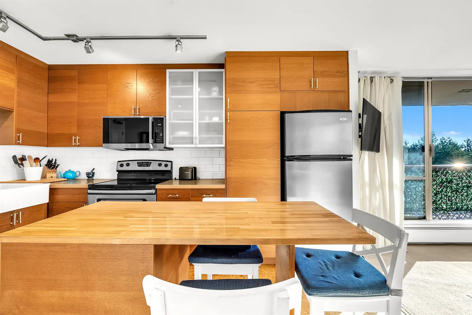 1010 2016 FULLERTON AVENUE, North Vancouver BC V7P 3E6