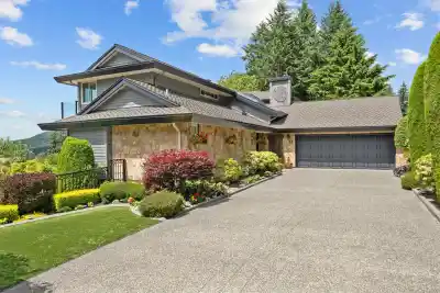 11 ELSDON BAY, Port Moody BC V3H 3Z2