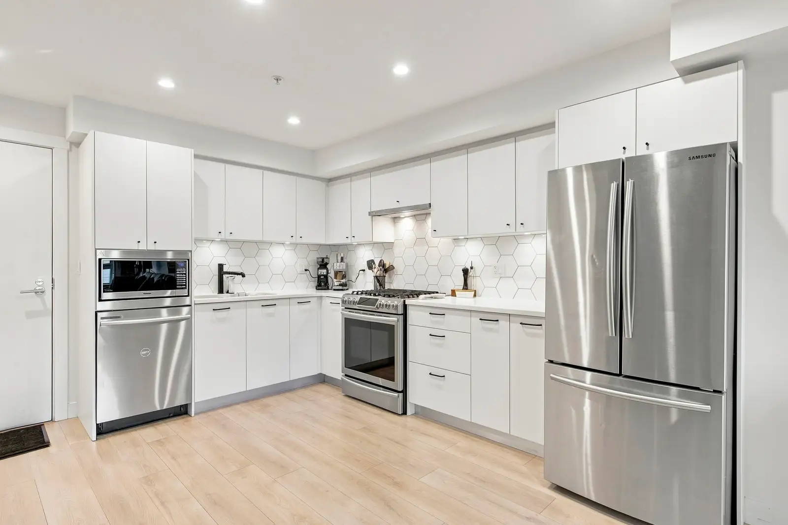 305 1519 CROWN STREET, North Vancouver BC V7J 1G6