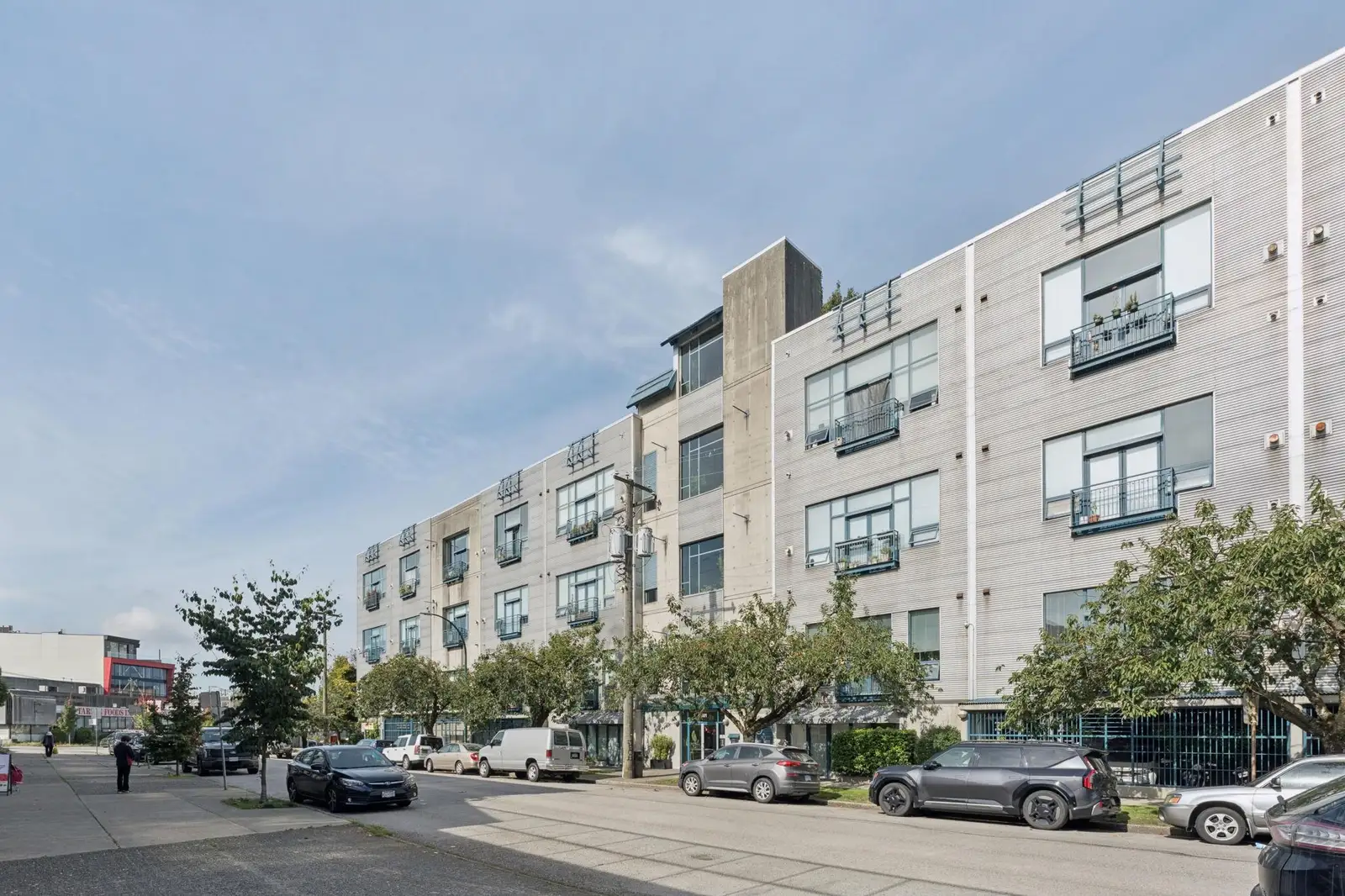 222 2001 WALL STREET, Vancouver BC V5L 5E4