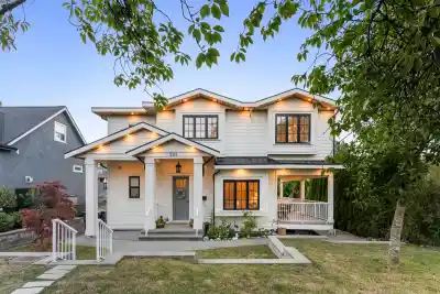 201 OSBORNE AVENUE, New Westminster BC V3L 1Y7