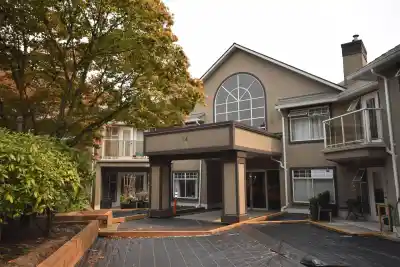210 74 MINER STREET, New Westminster BC V3L 5N6