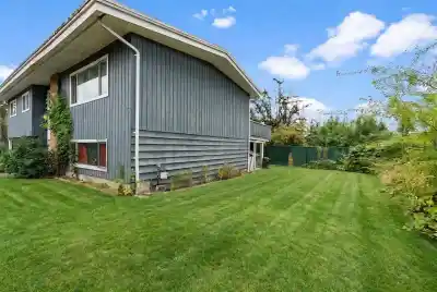 14042 110 AVENUE, Surrey BC V3R 1Z2