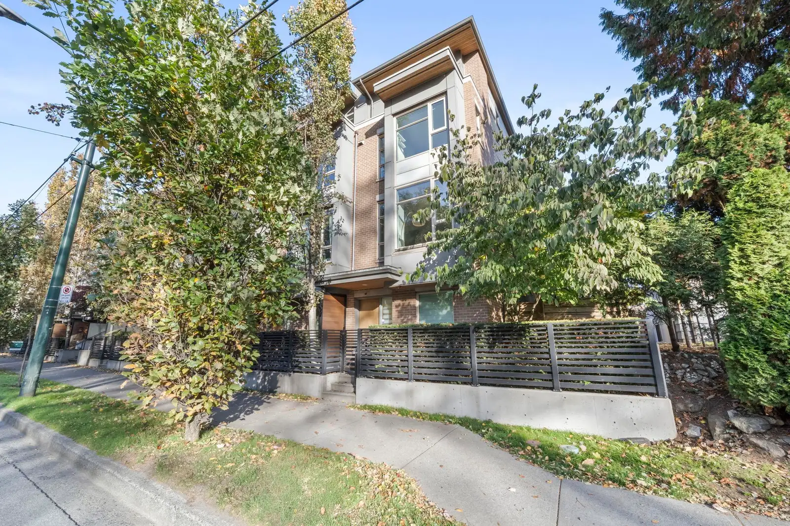 5552 OAK STREET, Vancouver BC V6M 2V6