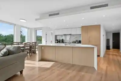 807 1500 FERN STREET, North Vancouver BC V7J 0E6