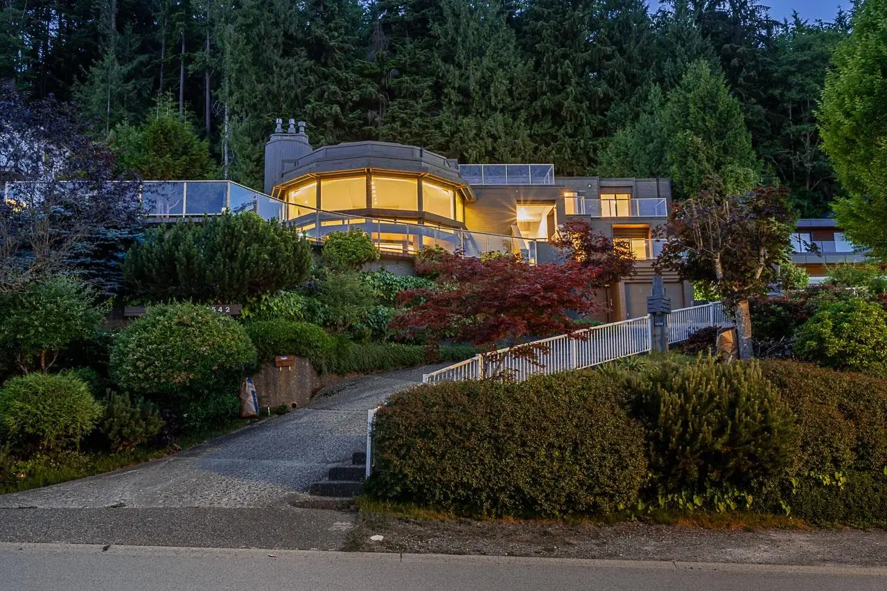 1542 CHARTWELL DRIVE, West Vancouver BC V7S 2S1