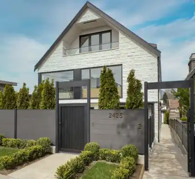 2 2425 KITCHENER STREET, Vancouver BC V5K 3C4