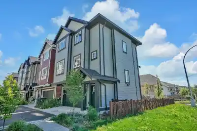 16 608 EWEN AVENUE, New Westminster BC V5R 2S3