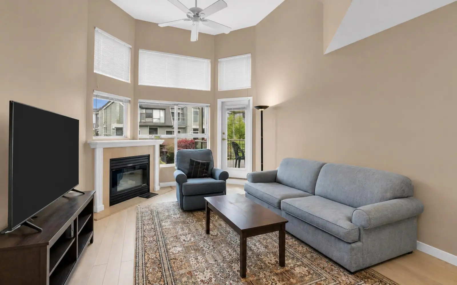 303 70 RICHMOND STREET, New Westminster BC T6W 2N4