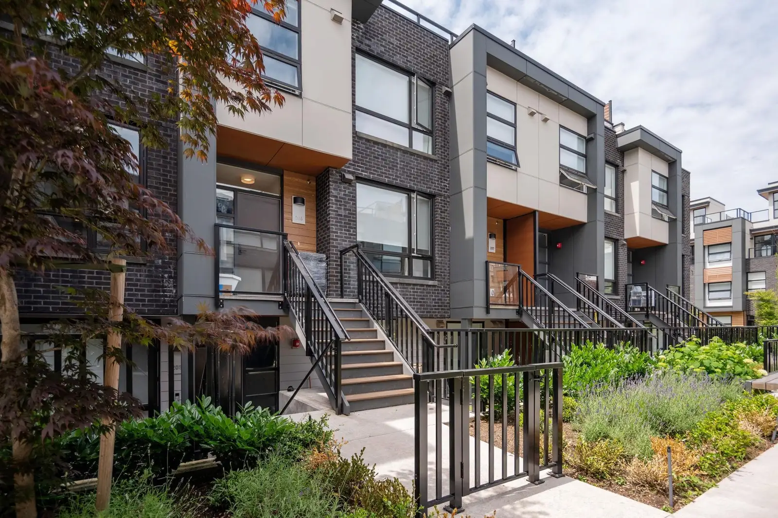 206 6085 IRMIN STREET, Burnaby BC V5J 5C5