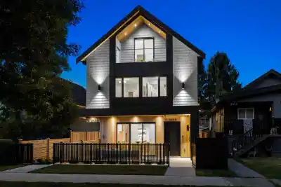 1 2435 NAPIER STREET, Vancouver BC V5K 2W2