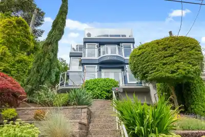 15507 COLUMBIA AVENUE, White Rock BC V4B 1K5