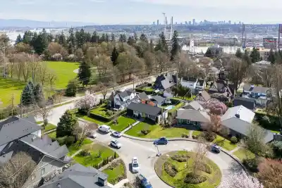 106 COLLEGE COURT, New Westminster BC V3L 1K9