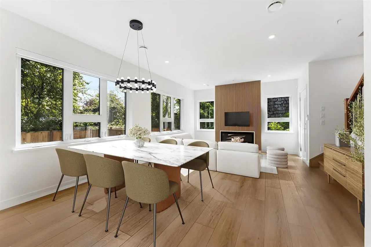 842 ST. DENIS AVENUE, North Vancouver BC V7J 2G4