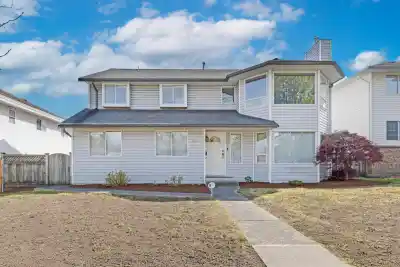 15852 100 AVENUE, Surrey BC V4N 2B3
