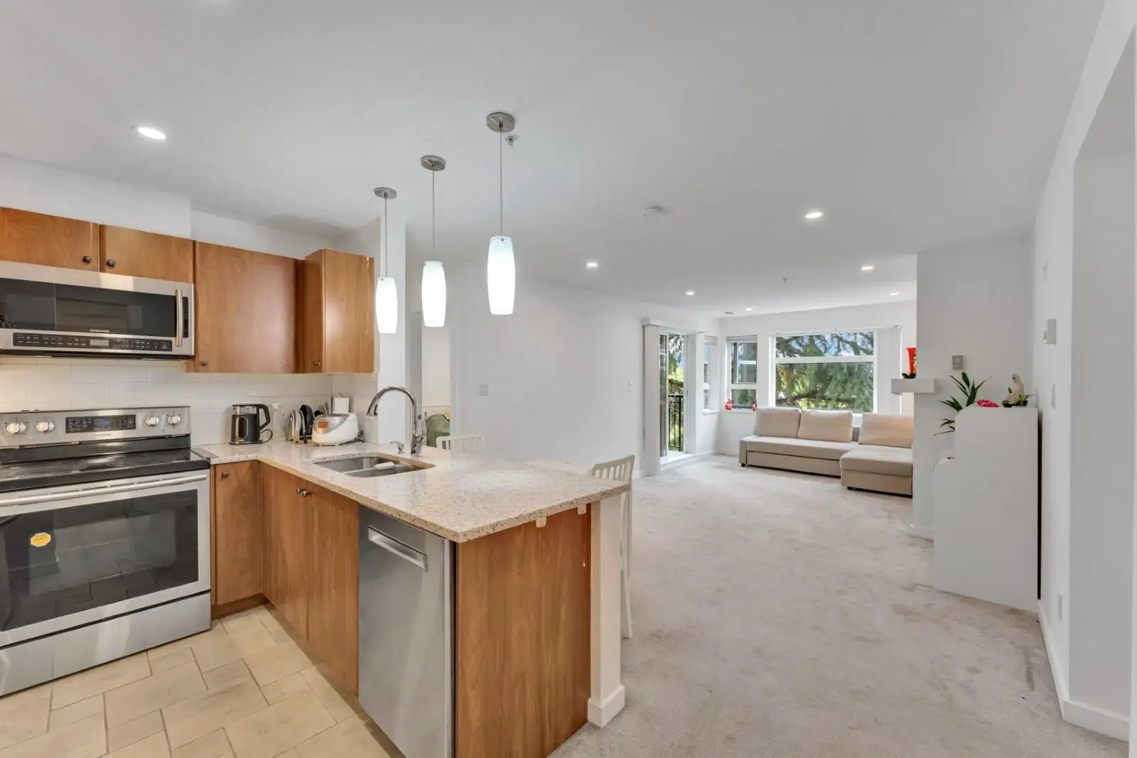 320 6508 DENBIGH AVENUE, Burnaby BC V5H 4W6