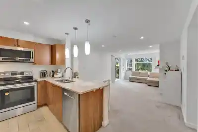 320 6508 DENBIGH AVENUE, Burnaby BC V5H 4W6