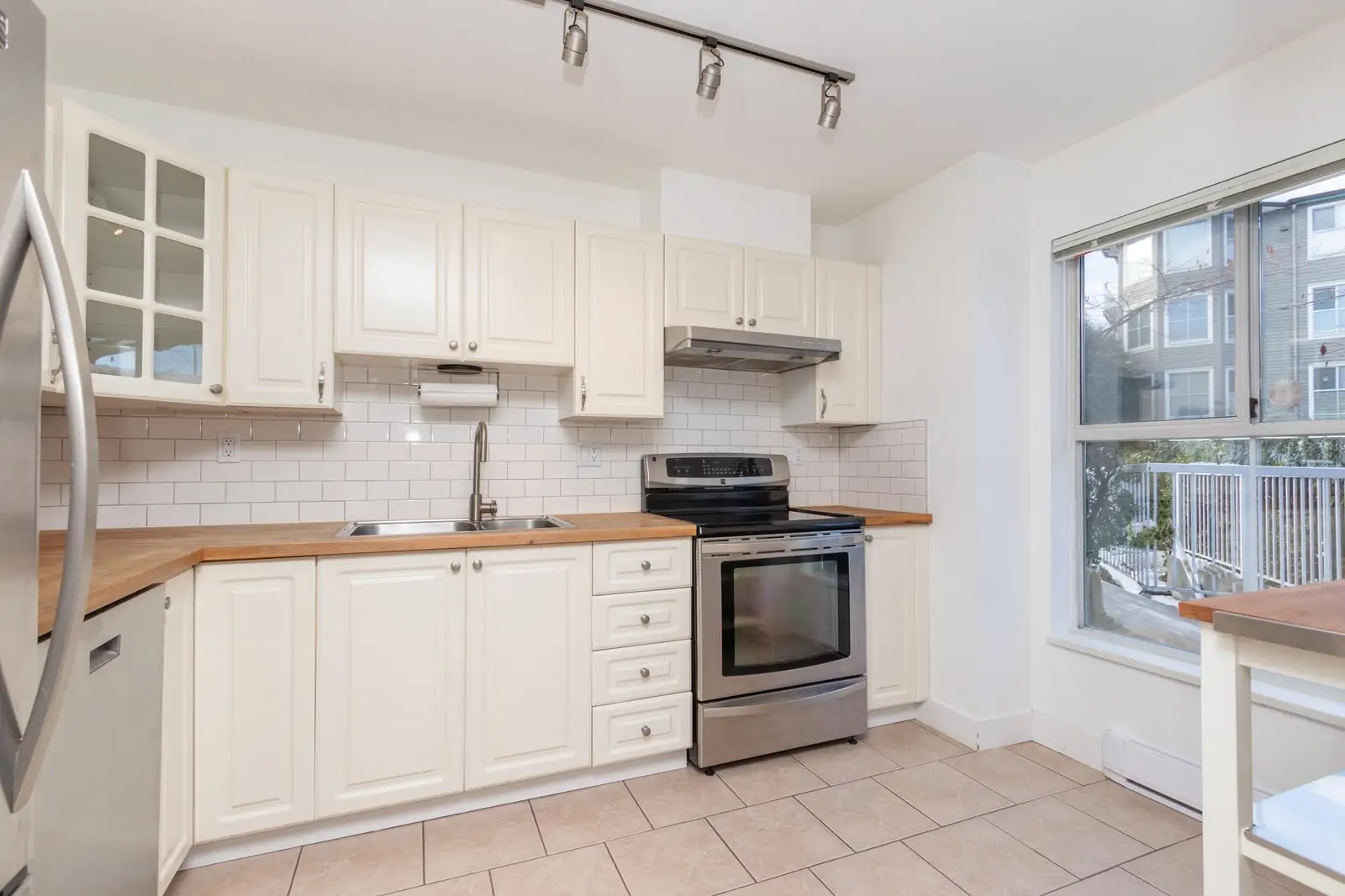 103 15150 108 AVENUE, Surrey BC V3R 0V1