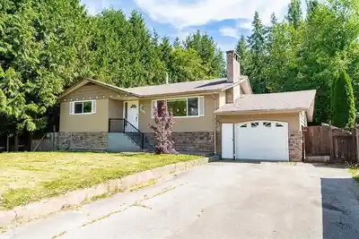 24084 102 AVENUE, Maple Ridge BC V2W 1J1
