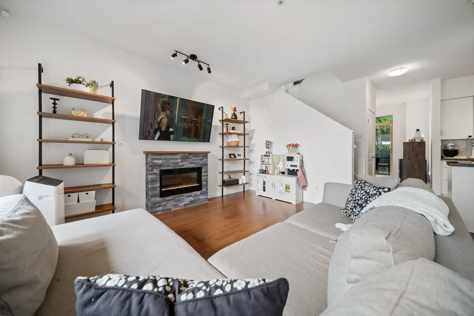 6 4132 HALIFAX STREET, Burnaby BC V5C 6V1